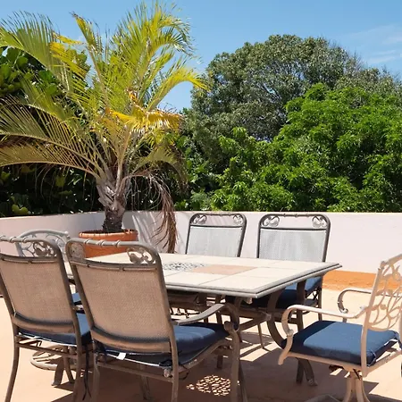 Multi-Unit Beachside Complex For Up To 15 Guests
